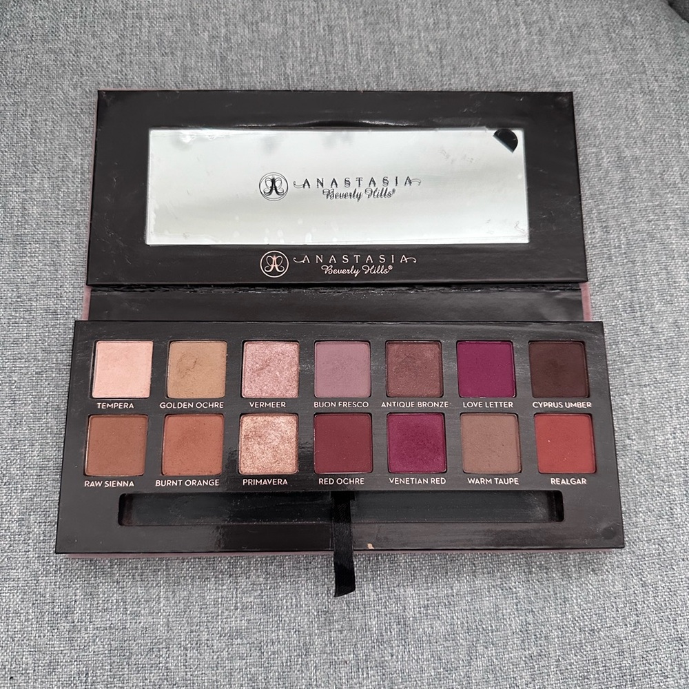 ABH “Modern Renaissance” eyeshadow pallet